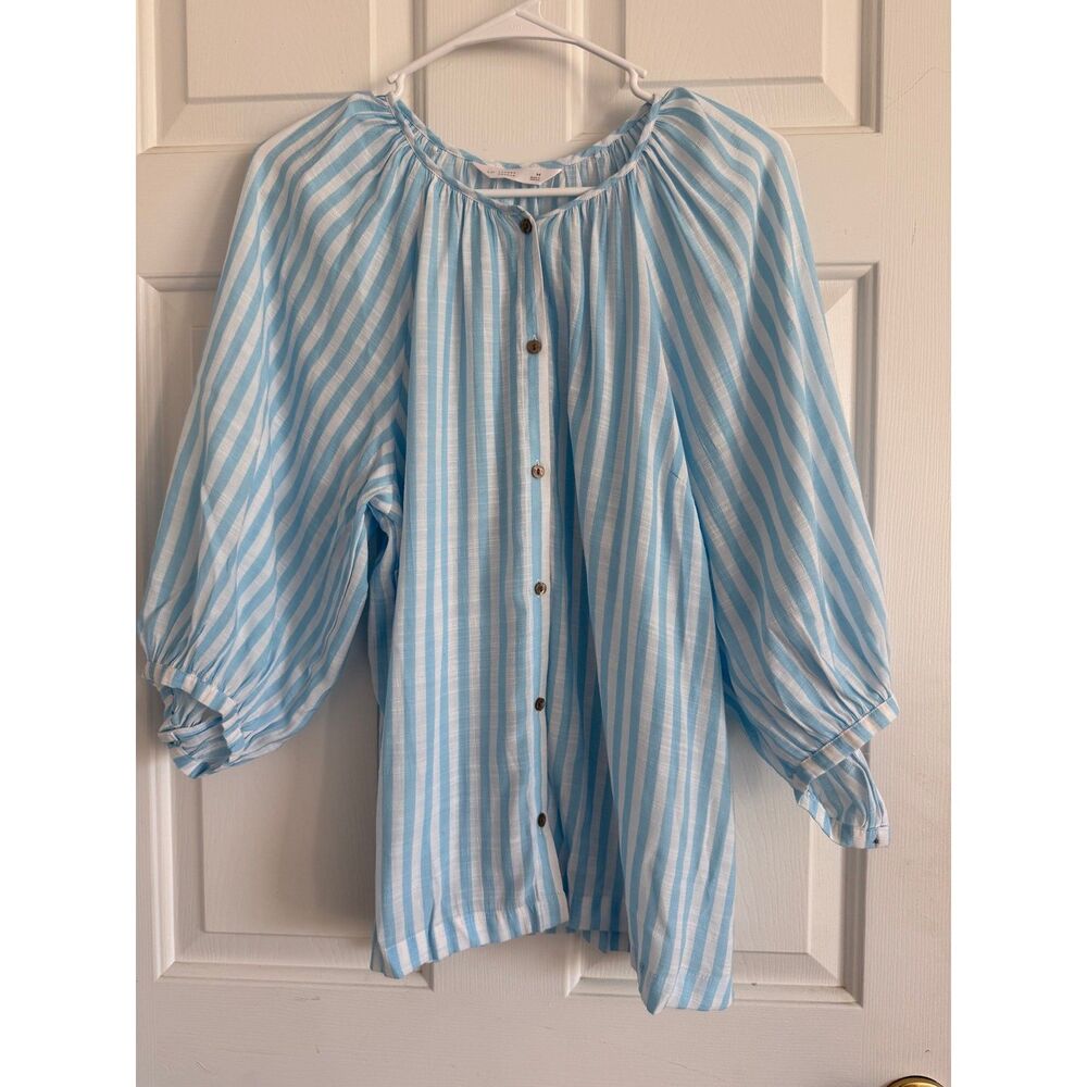 118. Lightweight summery Lauren Conrad blouse Medium